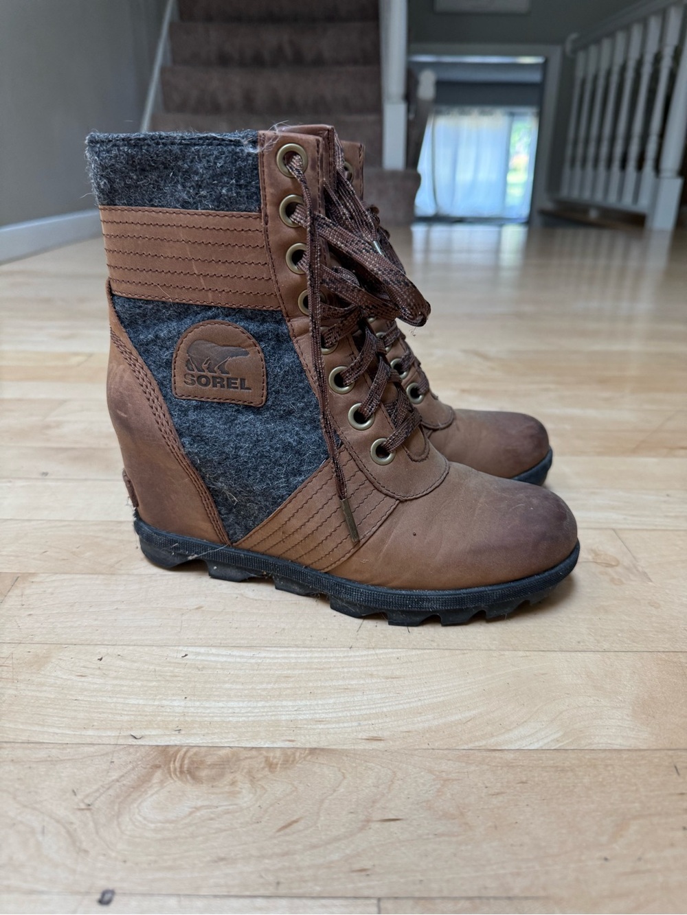 Sorel Women's Brown Leather and Gray Felt Lace-Up Boots